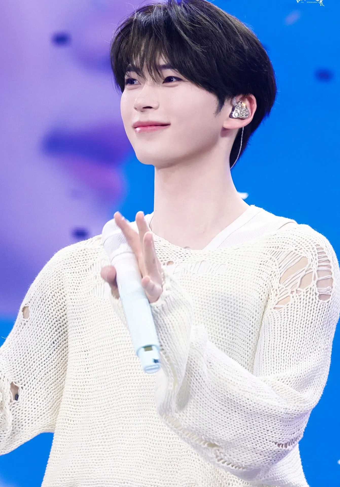 A moment captured by Sung Hanbin (ZEROBASEONE)'s fan