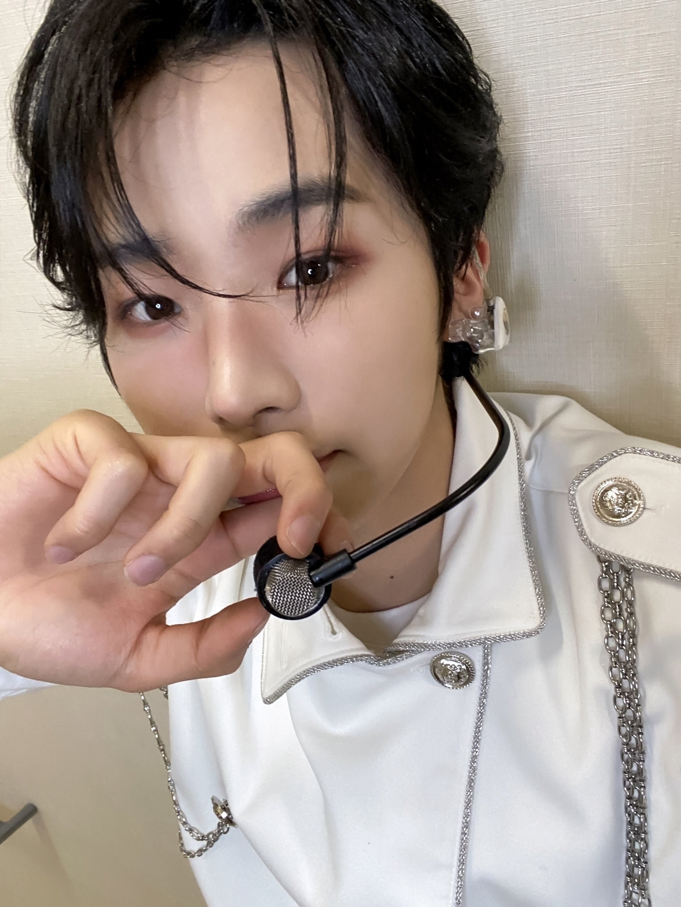 Behind-the-scenes cut of Wonjun (WHIB)
