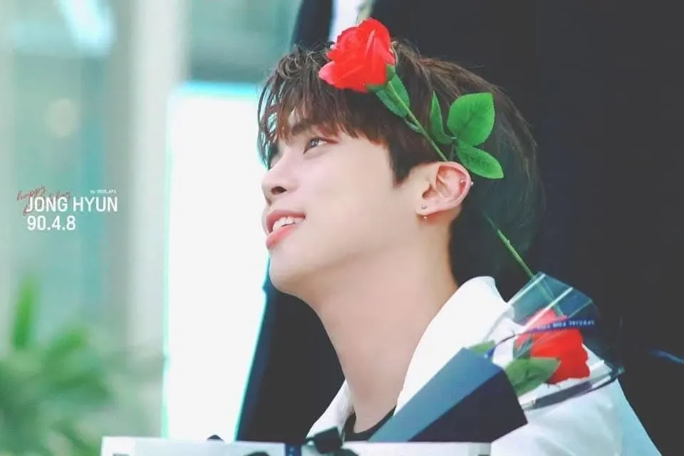 A moment captured by Jonghyun (SHINee)'s fan
