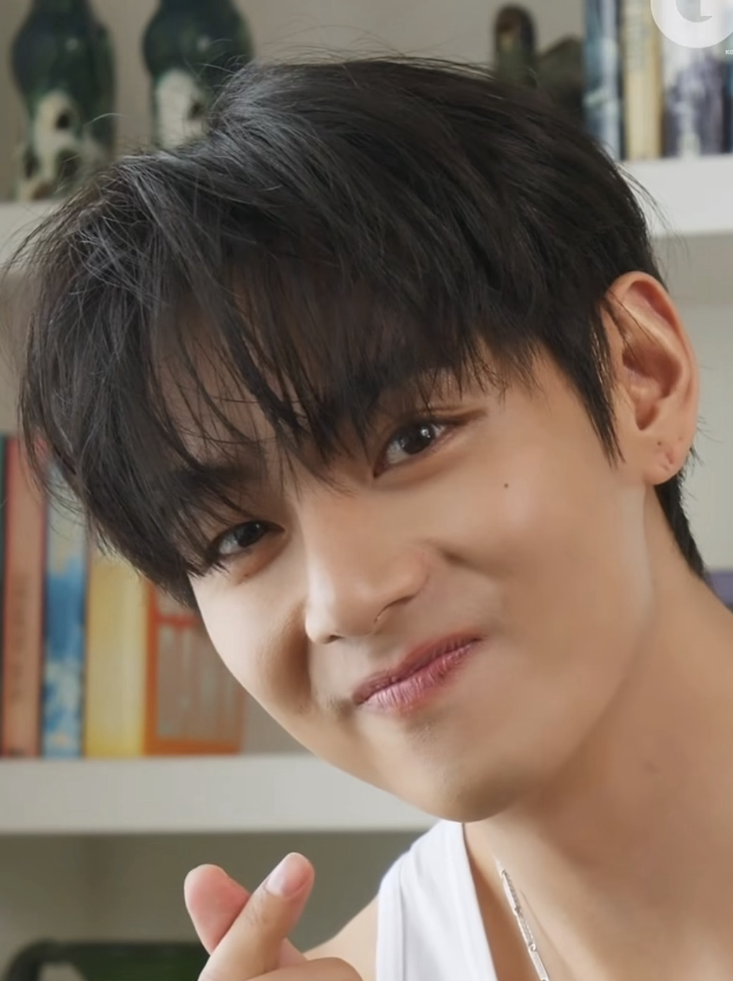 V (防彈少年團)的最新照片