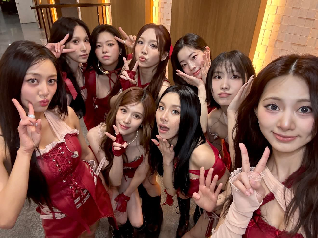 Potret di balik layar TWICE