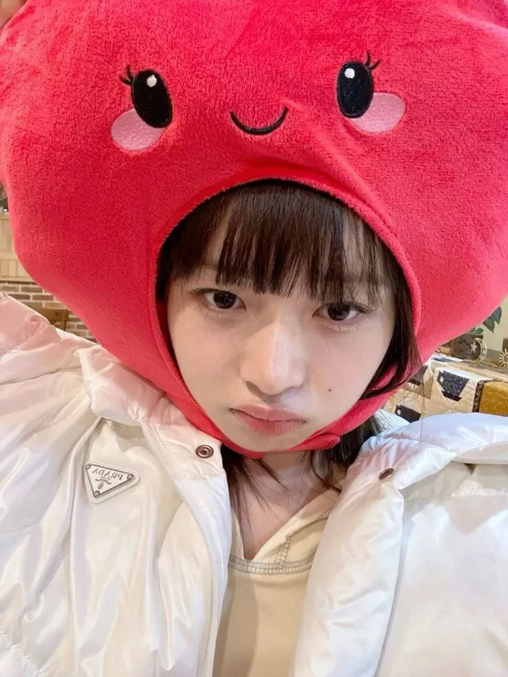 Behind-the-scenes cut of Rei (IVE)