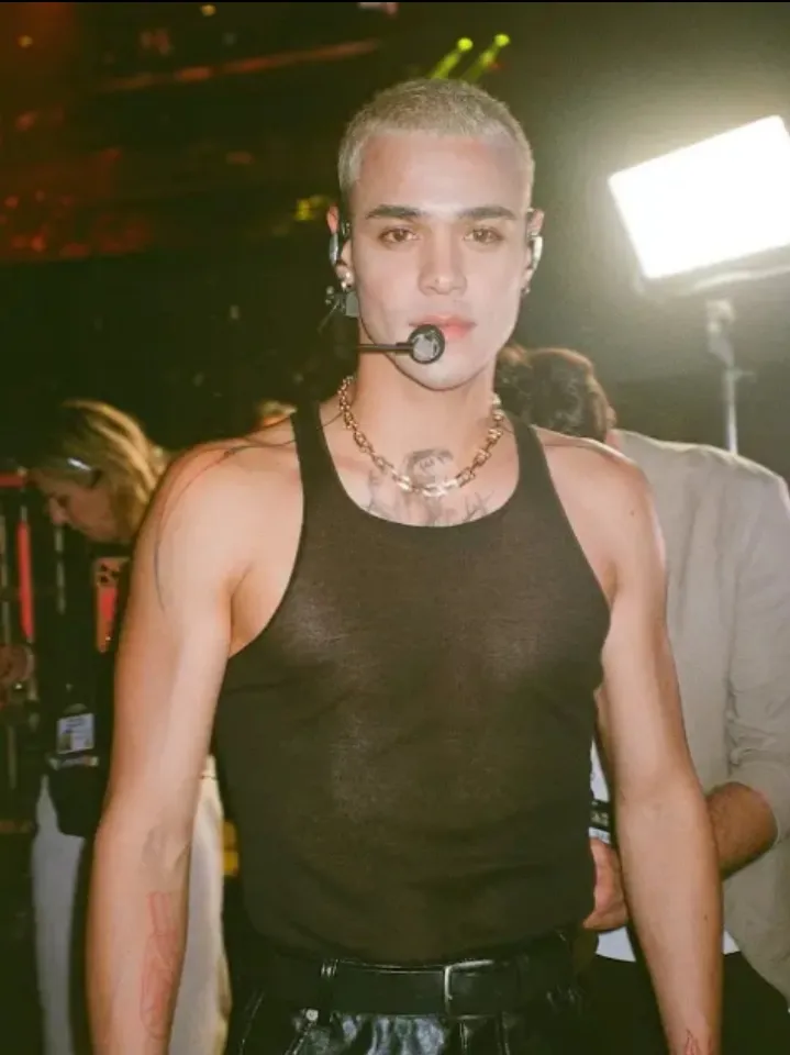 Behind-the-scenes cut of Drew (SANTOS BRAVOS)