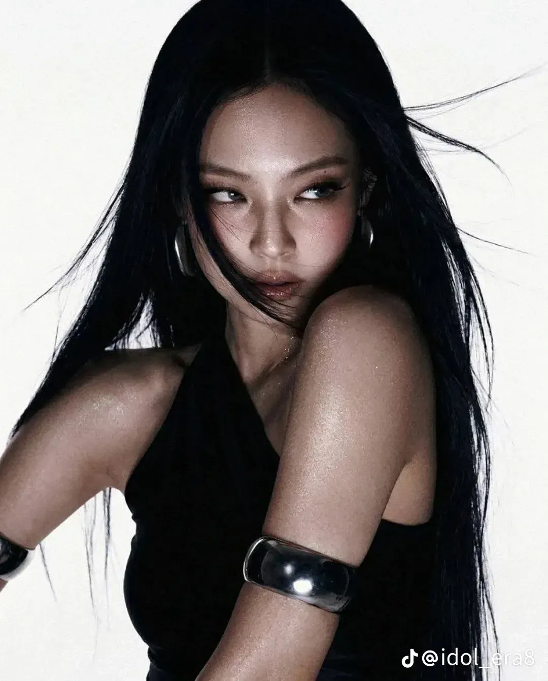 Recent activity shot of Jennie (BLACKPINK)