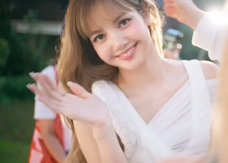 Foto terbaru Lisa (BLACKPINK)