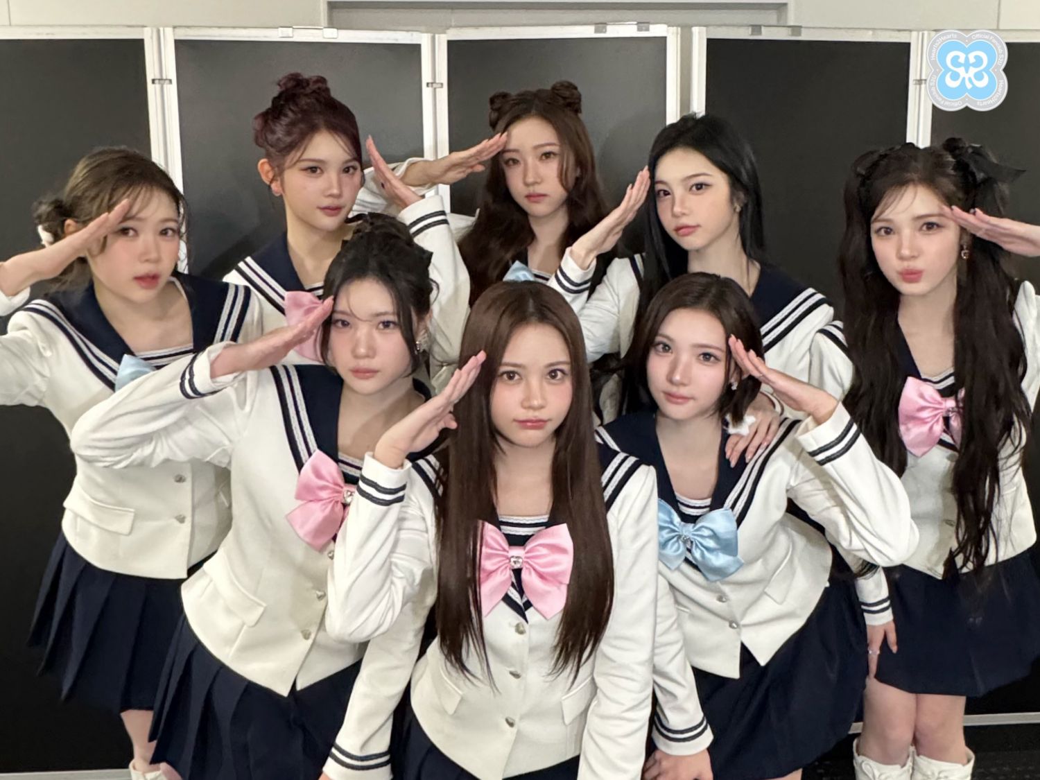 A moment captured by Hearts2Hearts's fan