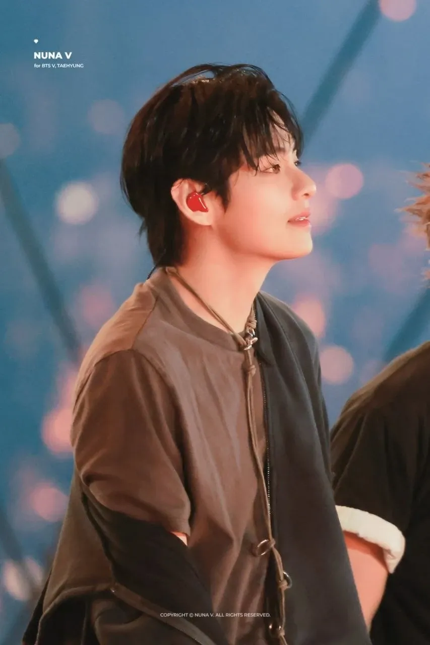 Foto aktivitas terbaru V (BTS)