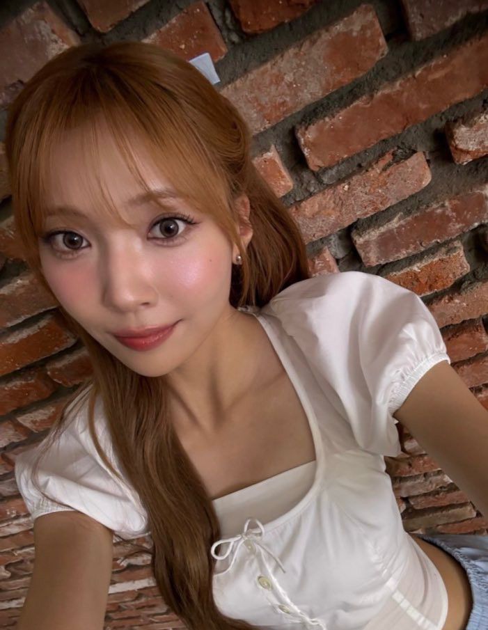 Behind-the-scenes cut of Mayuka (NiziU)