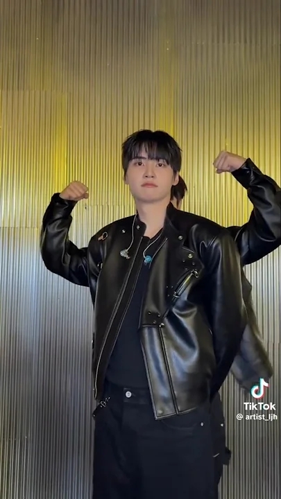 A moment captured by Lee Jinhyuk's fan