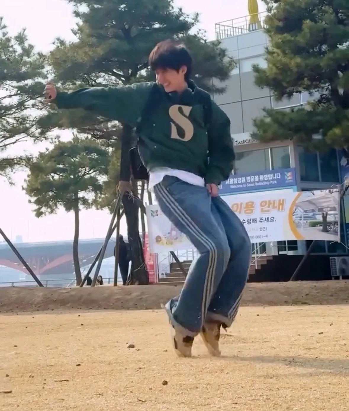 Recent activity shot of Hui (PENTAGON)