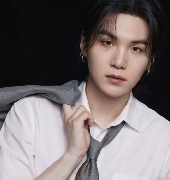 Foto aktivitas terbaru SUGA (BTS)