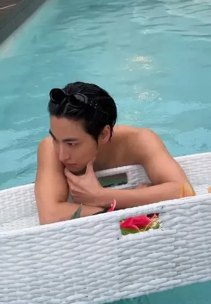 성화 (에이티즈)의 비하인드 컷