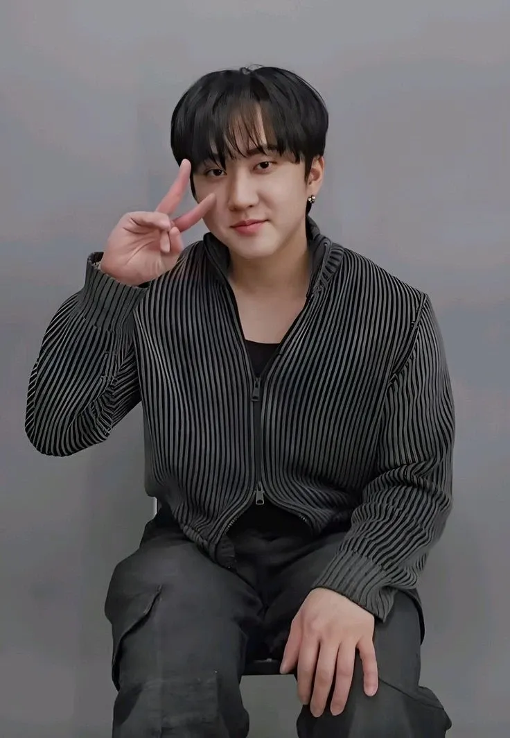 Behind-the-scenes cut of Changbin (Stray Kids)