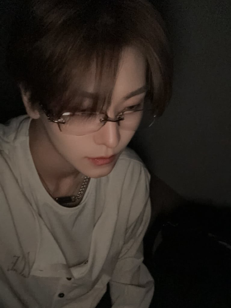 A moment captured by He Xinlong (ALPHA DRIVE ONE)'s fan