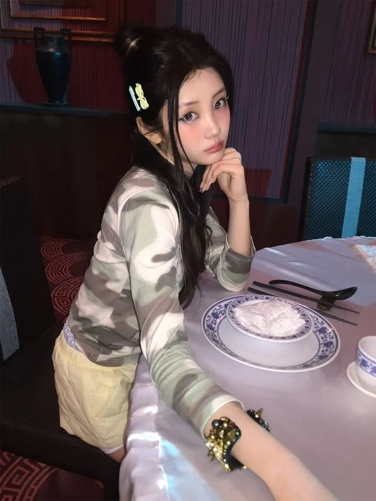 Behind-the-scenes cut of Wonhee (ILLIT)