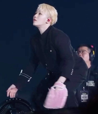 Woozi (SEVENTEEN)的最新照片