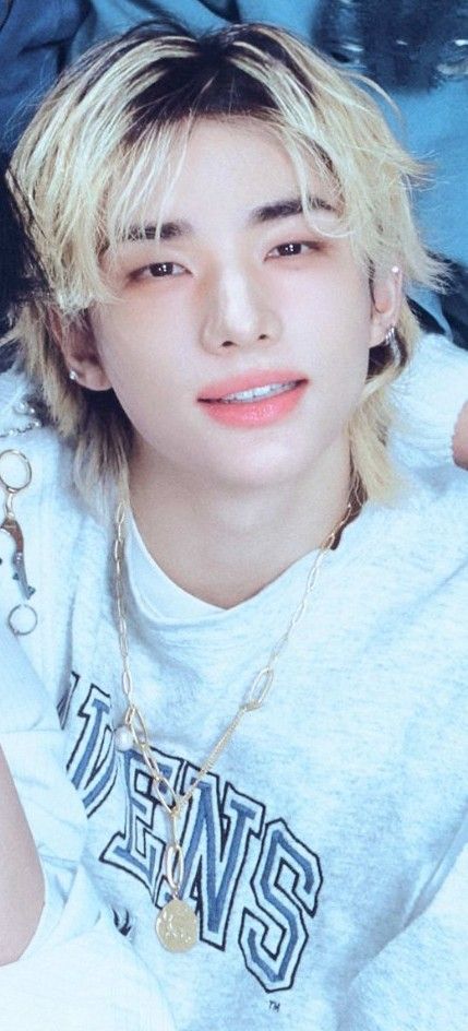 Today's most popular wallpaper in the Hyunjin (Stray Kids) community