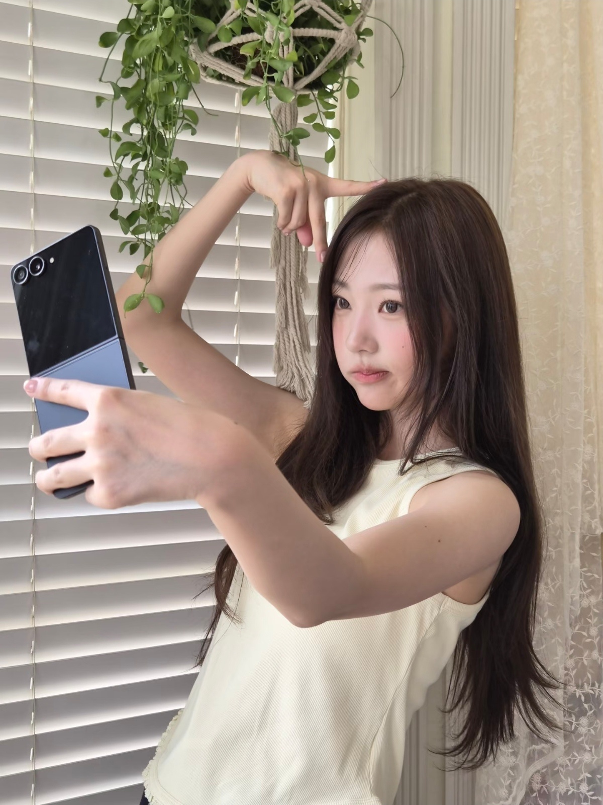 Behind-the-scenes cut of Stella (Hearts2Hearts)