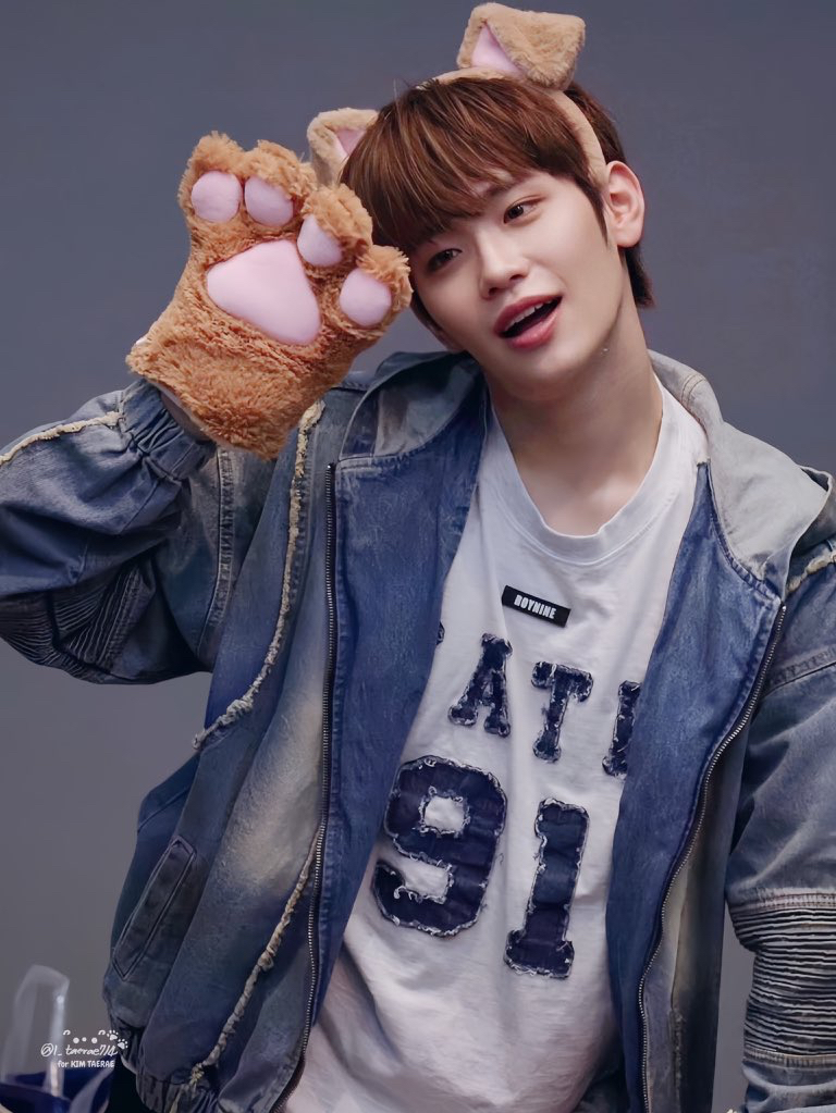 A moment captured by Kim Taerae (ZEROBASEONE)'s fan