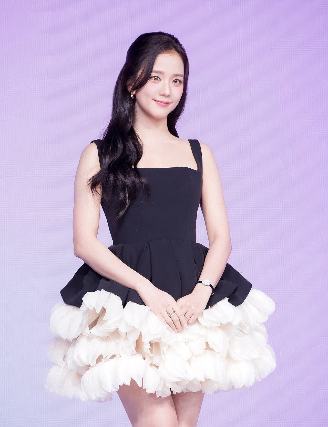 Foto aktivitas terbaru Jisoo (BLACKPINK)