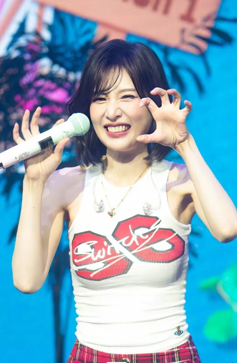 Foto aktivitas terbaru Joy (Red Velvet)