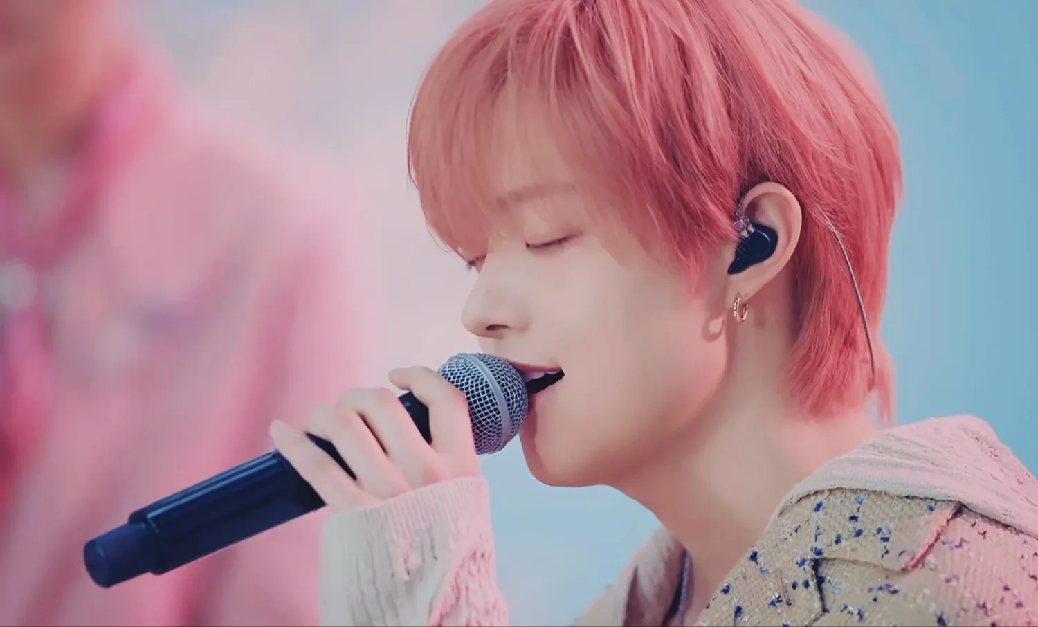 Foto aktivitas terbaru EJ (&TEAM)