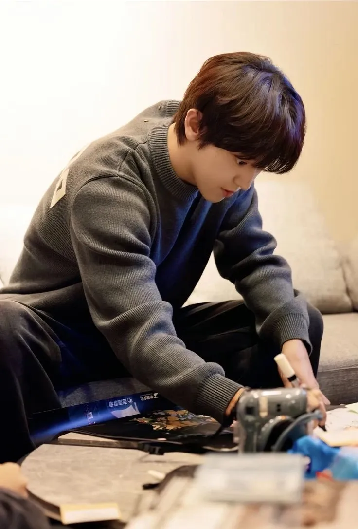 Behind-the-scenes cut of EXO