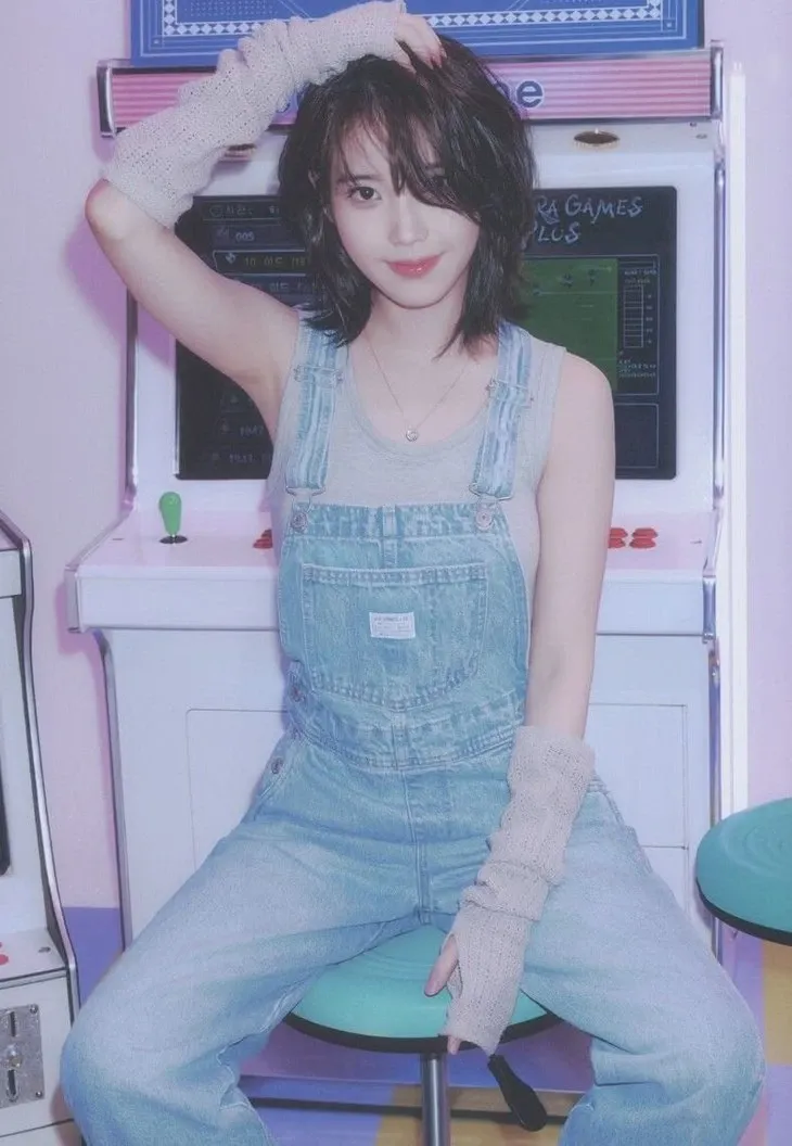 Foto aktivitas terbaru IU