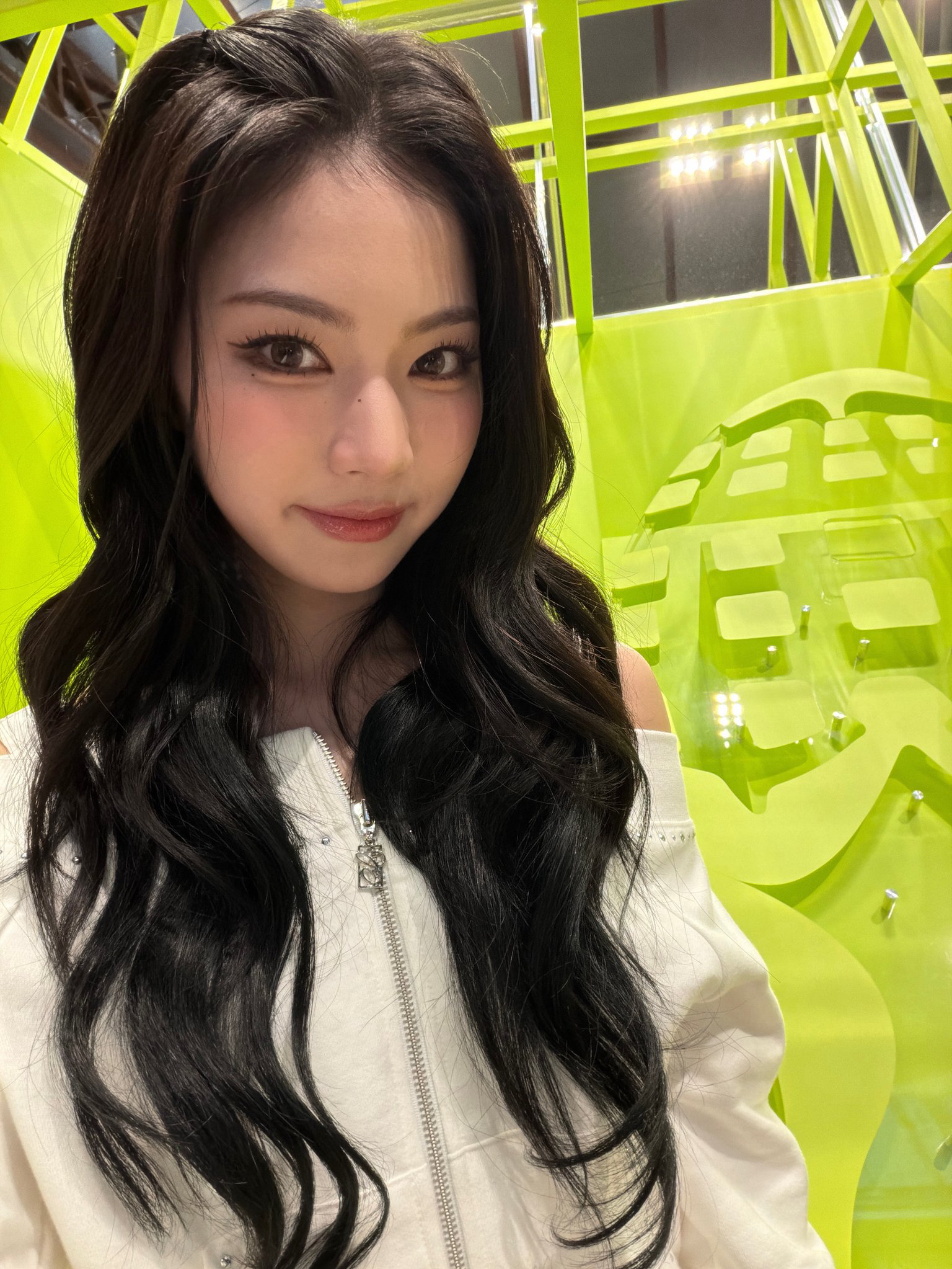 Behind-the-scenes cut of STAYC