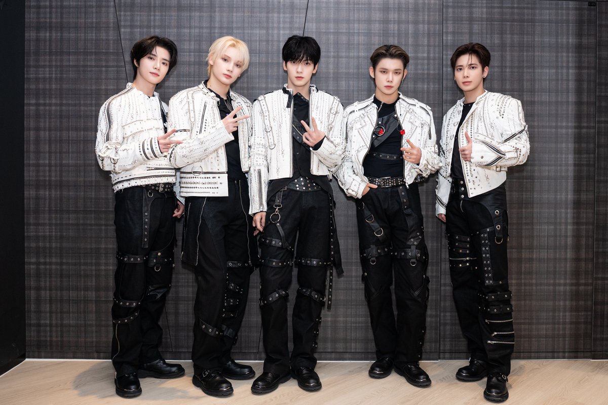 투모로우바이투게더의 비하인드 컷