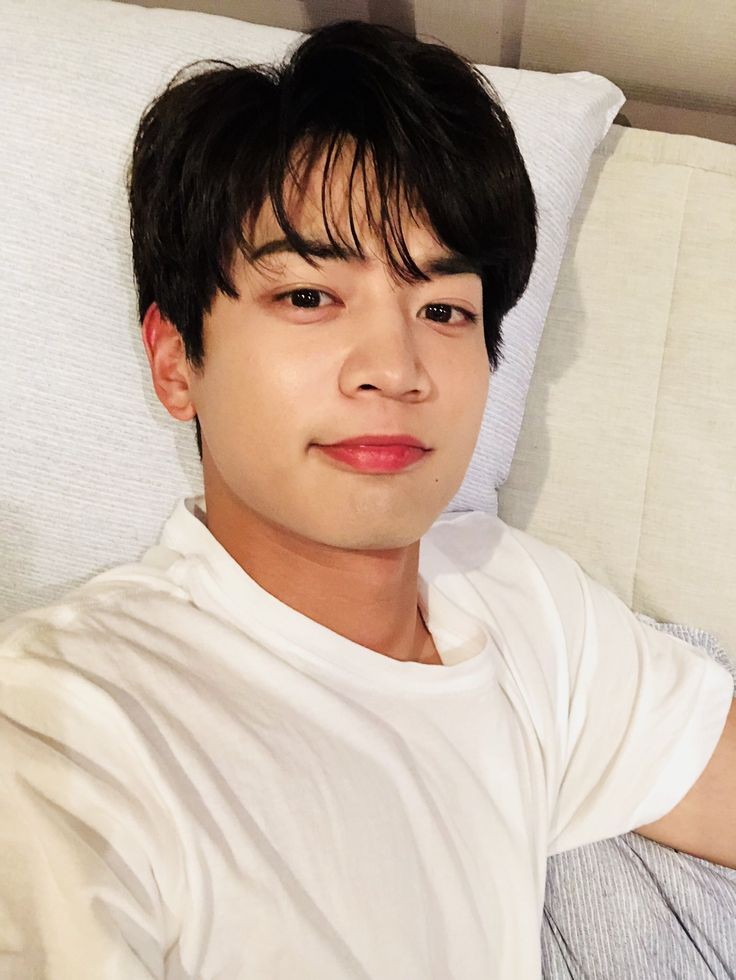 Behind-the-scenes cut of Minho (SHINee)