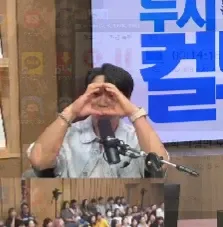 A moment captured by Hwang Chiyeol's fan