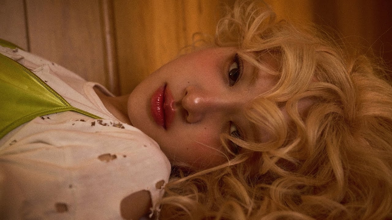 ROSÉ (BLACKPINK)的幕後花絮