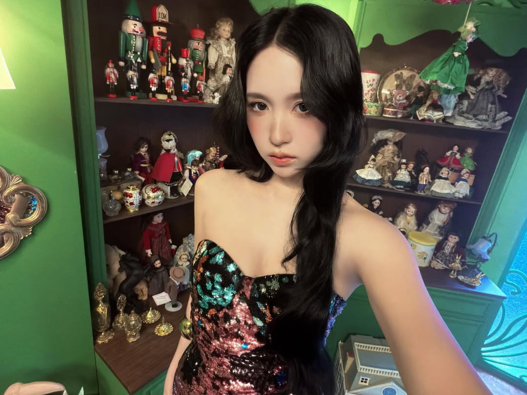 Momen yang diabadikan oleh penggemar Mina (TWICE)