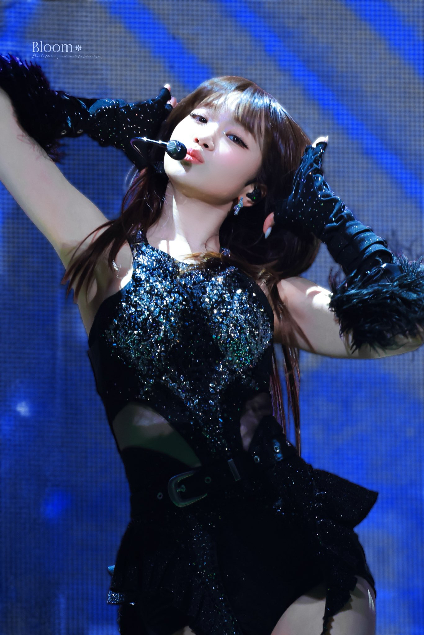 Latest photo of Kim Chaewon (LE SSERAFIM)