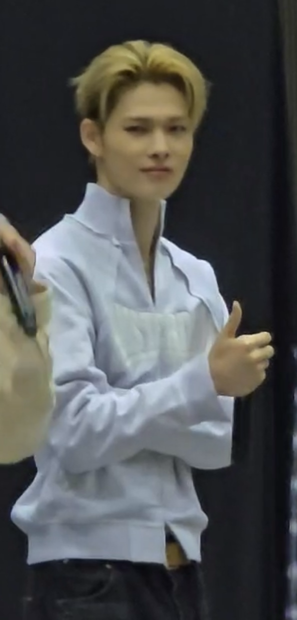 Foto aktivitas terbaru NI-KI (ENHYPEN)