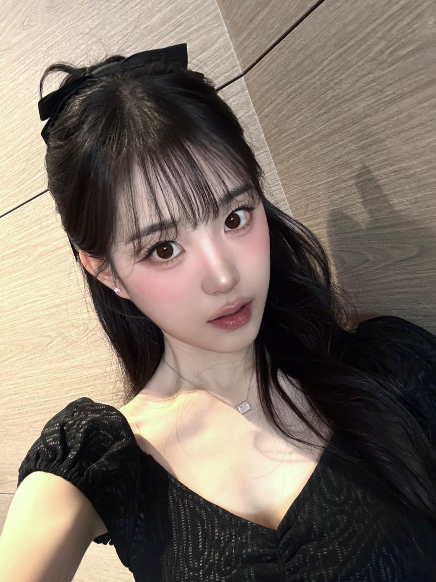 A moment captured by tripleS's fan