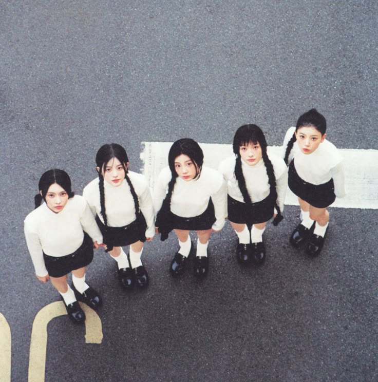 A moment captured by ILLIT's fan