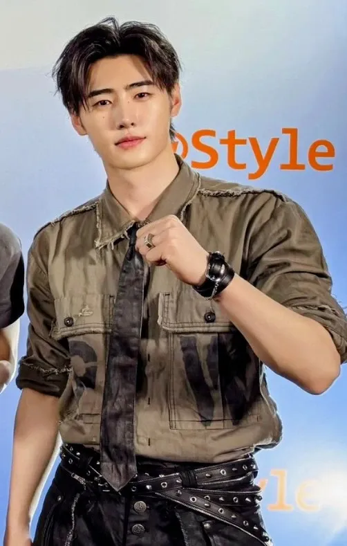 Latest photo of Sunghoon (ENHYPEN)