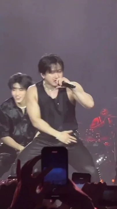 Today's most popular wallpaper in the Changbin (Stray Kids) community