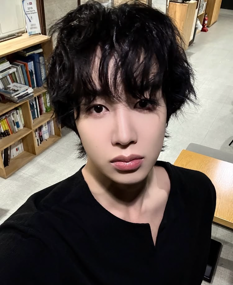 A moment captured by Xikers's fan