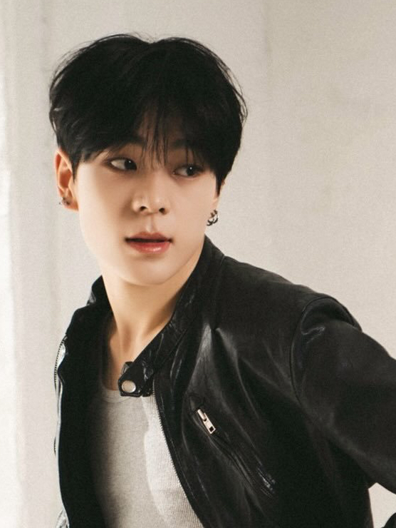 Latest photo of Kim Junmin (WHIB)