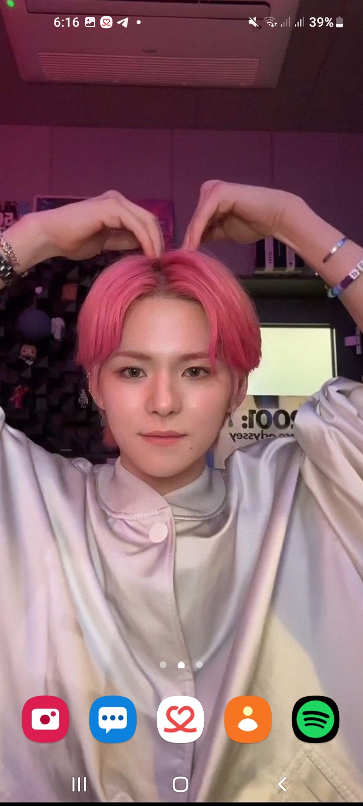 Hot post catching attention from 자유게시판's fandom