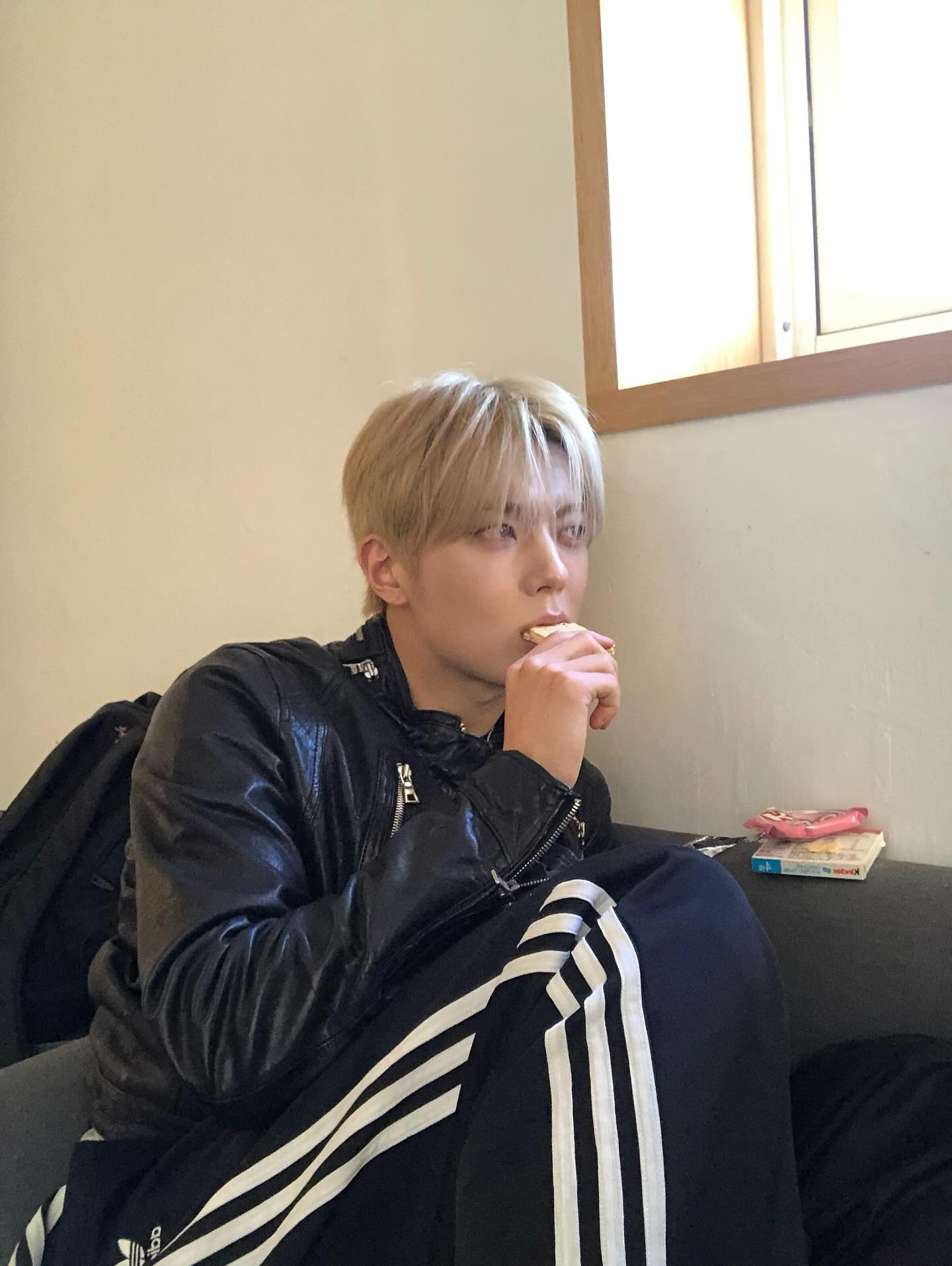 Behind-the-scenes cut of Leejeong (WHIB)