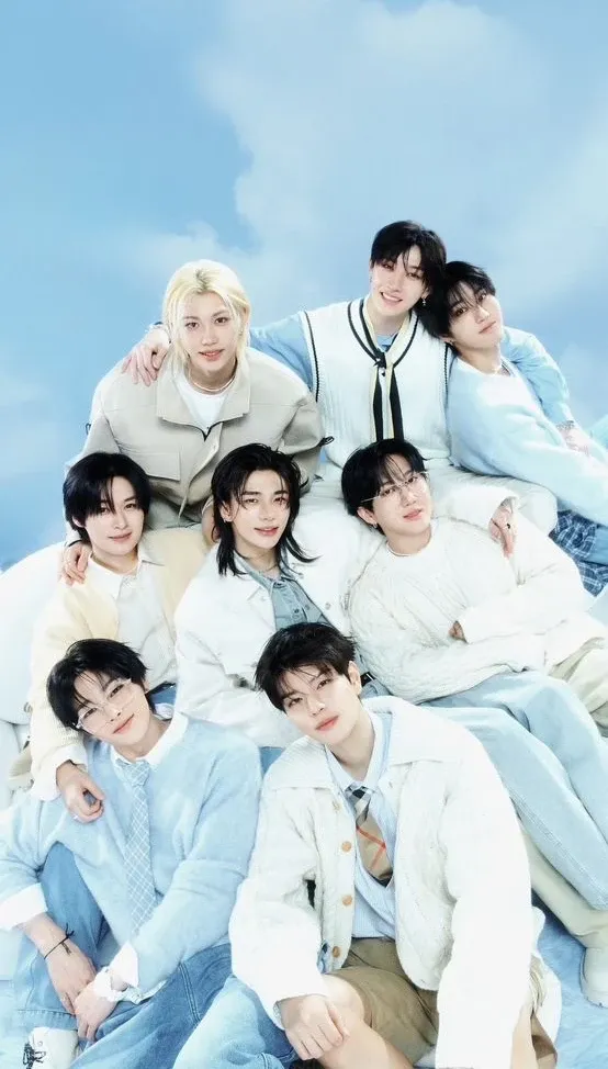 Hot post catching attention from 필릭스 (Stray Kids)'s fandom