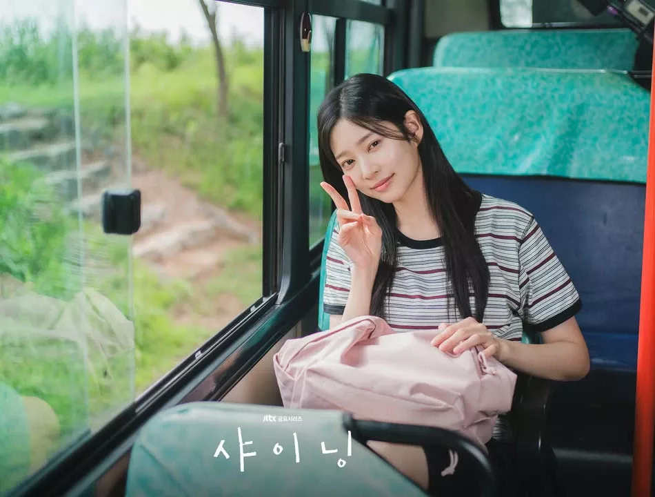Behind-the-scenes cut of Kim Minju