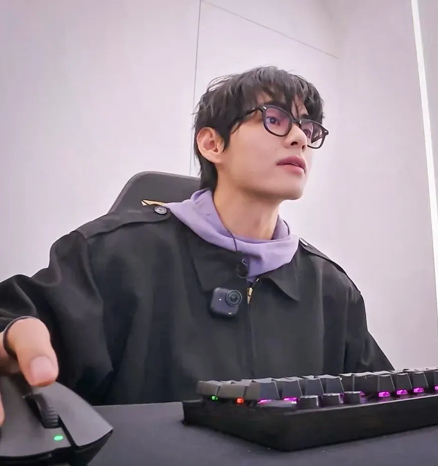 뷔 (방탄소년단) 최근 활동샷