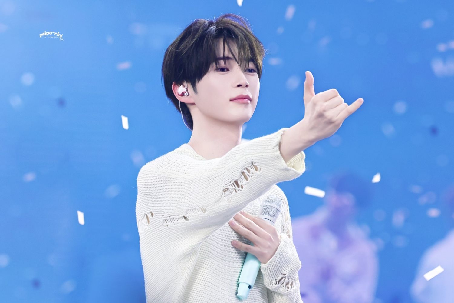 A moment captured by Sung Hanbin (ZEROBASEONE)'s fan