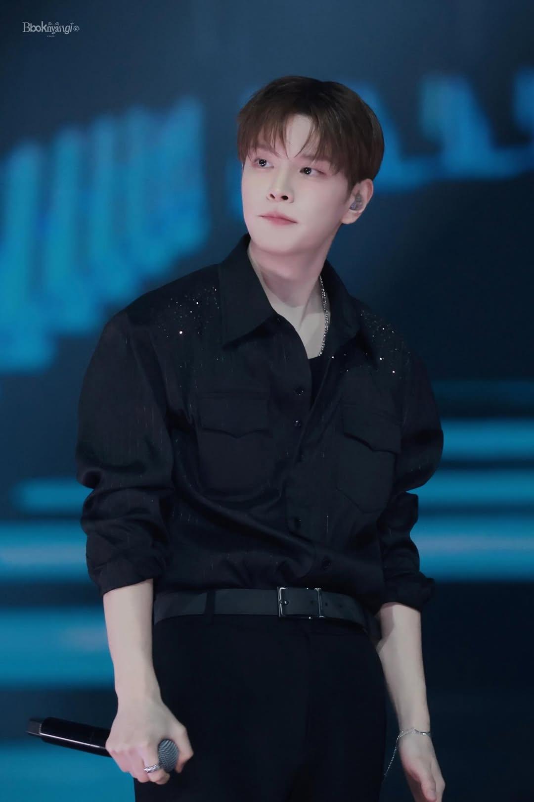 Foto terbaru Seungmin (Stray Kids)