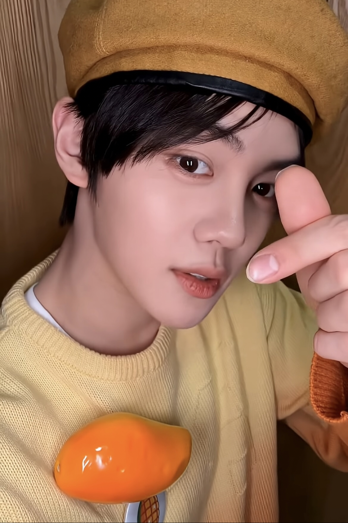 Behind-the-scenes cut of Kim Gyuvin (ZEROBASEONE)